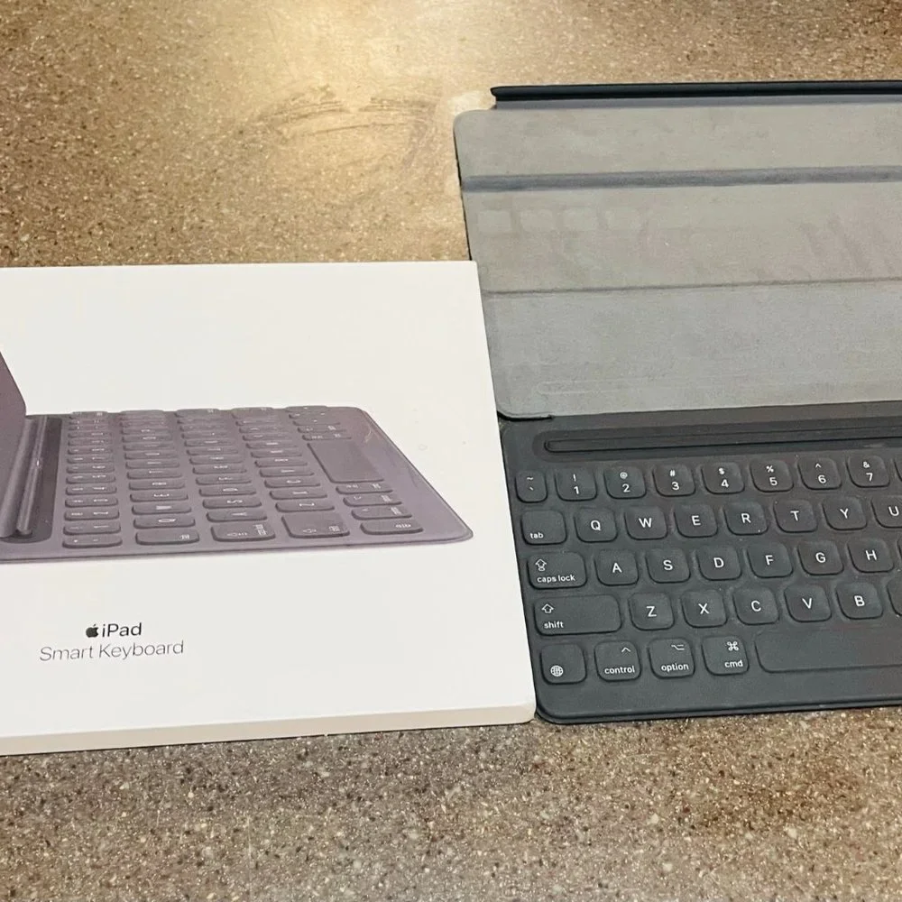 Apple Smart Keyboard Model A1829